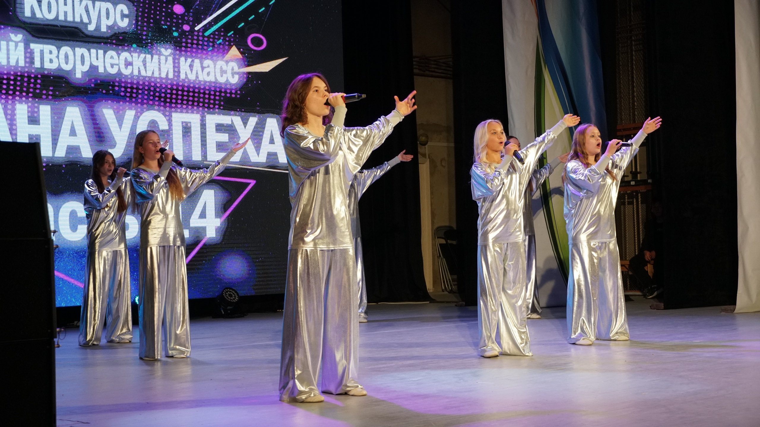 Конкурc среди 6-7-8 параллелей на самый творческий класс «Волна успеха»
